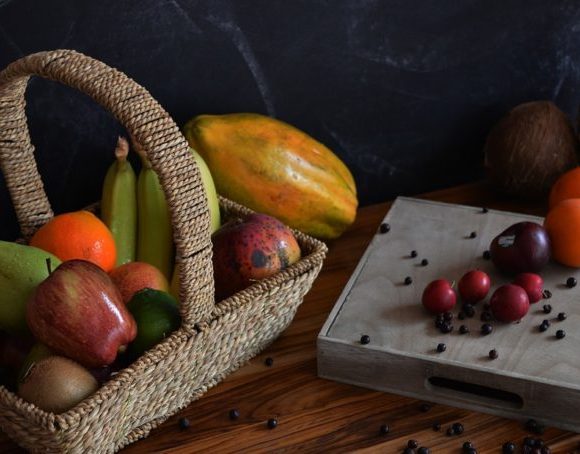 Jedzenie niedojrzałych owoców – dlaczego warto to robić?