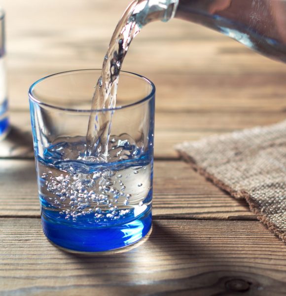 Woda alkaliczna – prosty przepis dla każdego