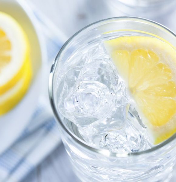 Woda z cytryną – 7 korzyści regularnego picia