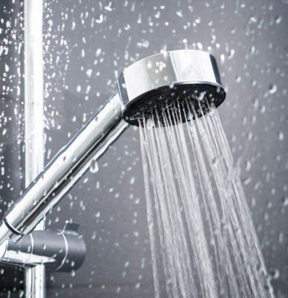 Naprzemienny prysznic – prosty sposób na oczyszczanie organizmu