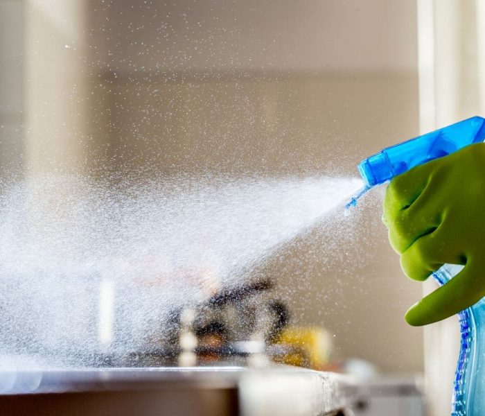 Czym myć powierzchnie, aby zniszczyć koronawirusa?
