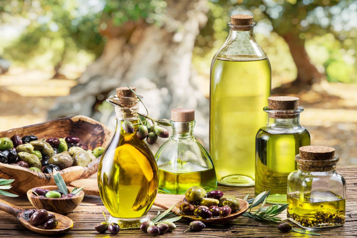 Oliwa z oliwek – jeden z kluczowych olejów w diecie zasadowej